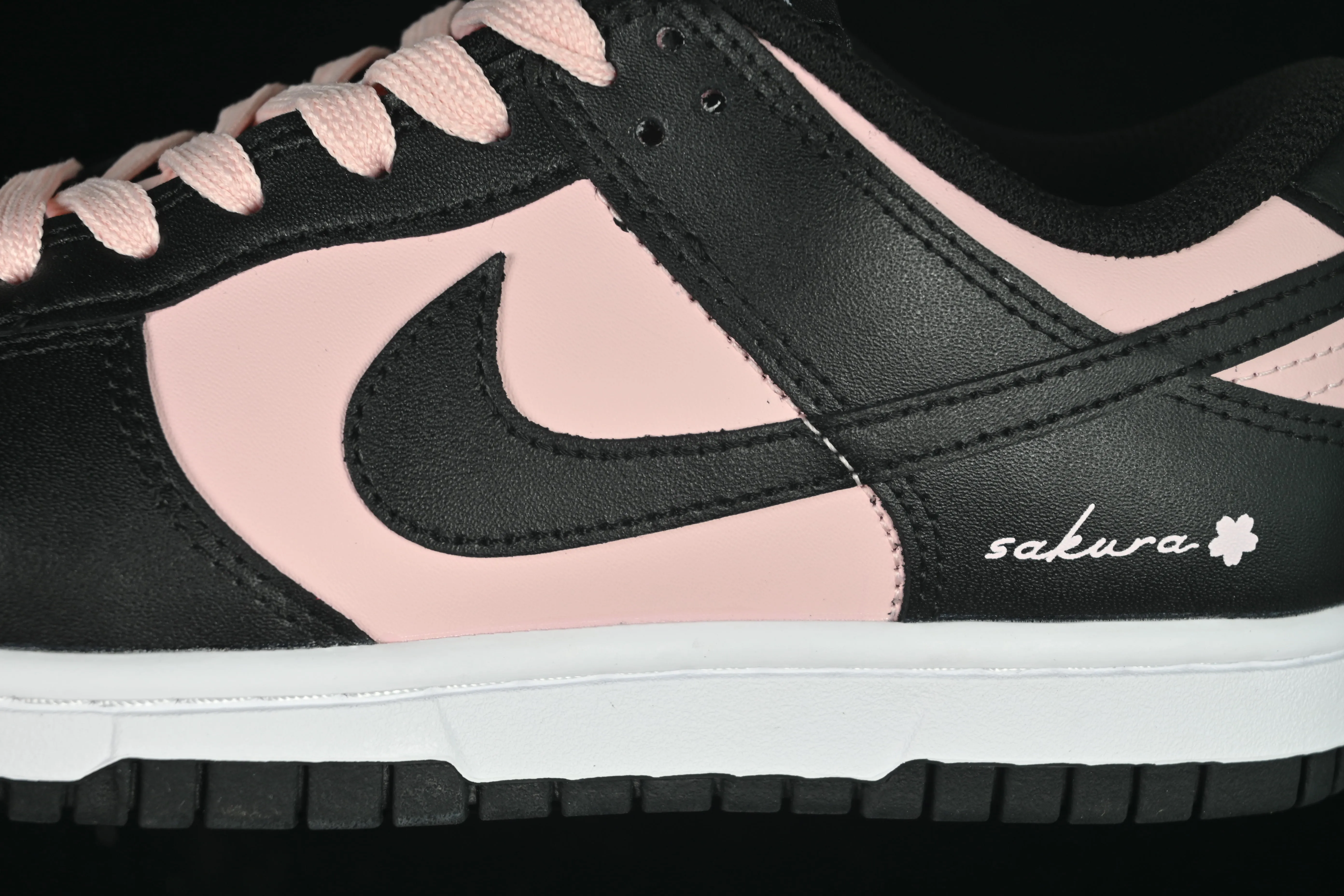All categories Nk SB Dunk series Nk SB Dunk Low low-top sneakers Nike SB Dunk Low black and pink low-top casual sneakers CW1590-100